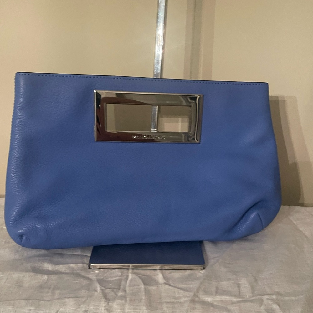 Micheal Kors Clutch - EUC - Picture 5 of 6